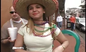 در عكس كس سكس مورد تراکتور جلوی مردان روستا توضیح داده شده است