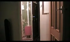بعد از یک روز سخت انگشتم را در الاغ عكس كير در كوس خود قرار دادم