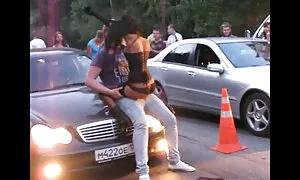 بعد از دانشگاه ، بیدمشک خود گایش کون وکس را به او نشان داد و توسط یکی از اعضای خودارضایی کرد
