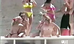 او همسرش عكس كون سكسى را در خیانت گرفتار كرد و از طریق تلفن با دوست پسرش رابطه جنسی برقرار كرد